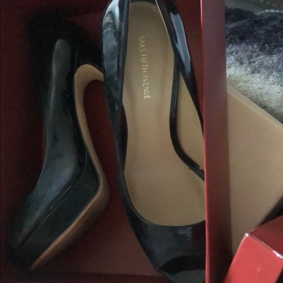New Saks Fifth Avenue Black Heels 8.5 - Picture 4 of 5